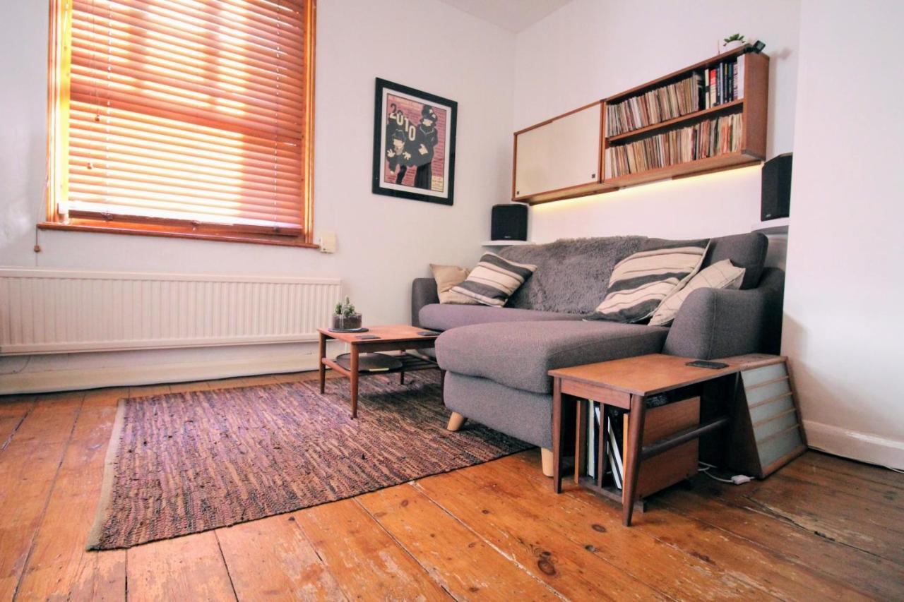 Traditional Victorian 2 Bed In Cobbled Street + Mod Cons - Full Home Londyn Zewnętrze zdjęcie